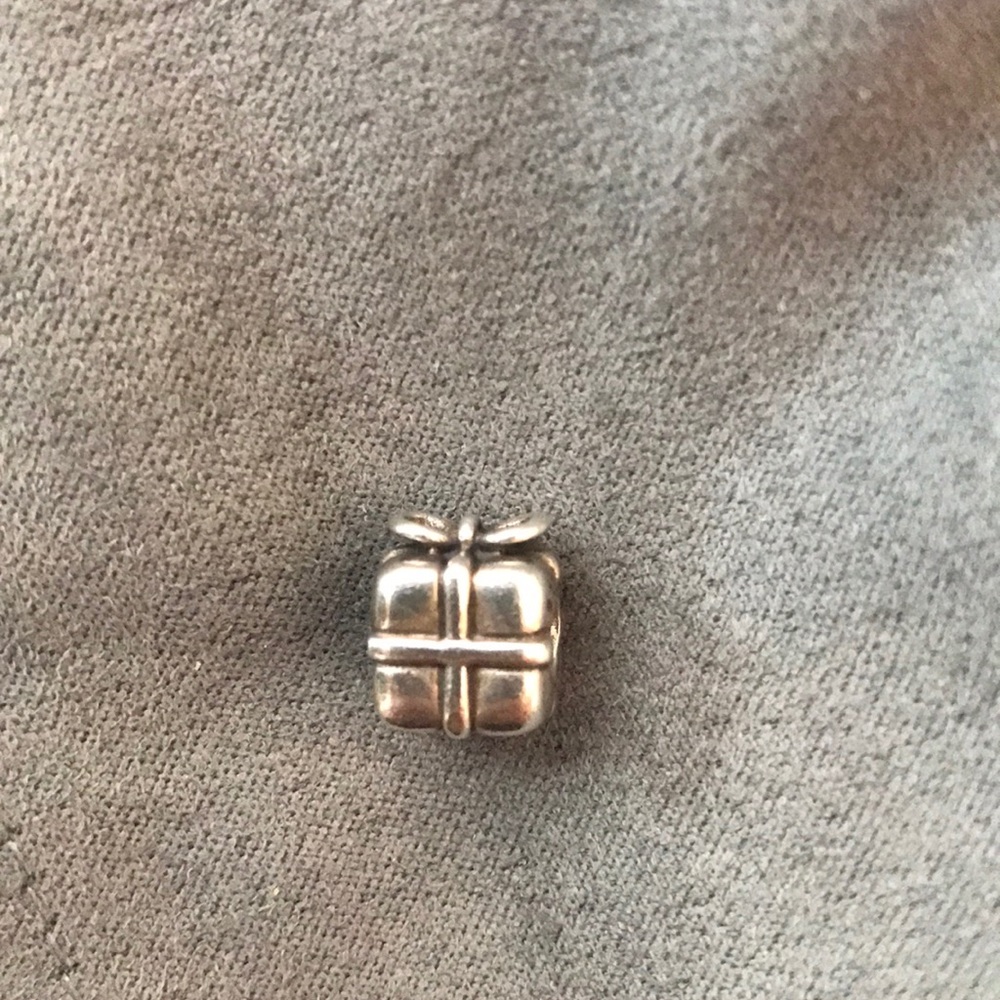 Pandora gift box charm